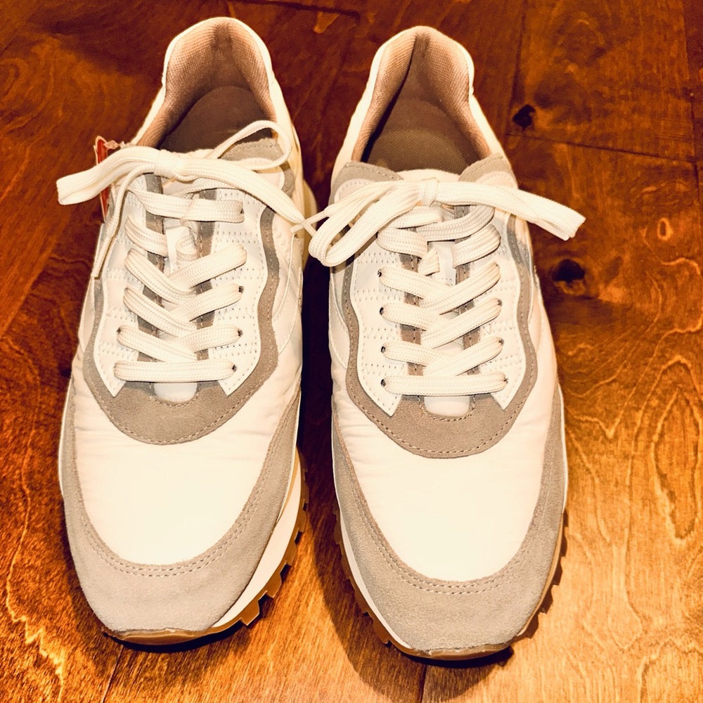 New Blondo Women's Lois Waterproof Sneaker